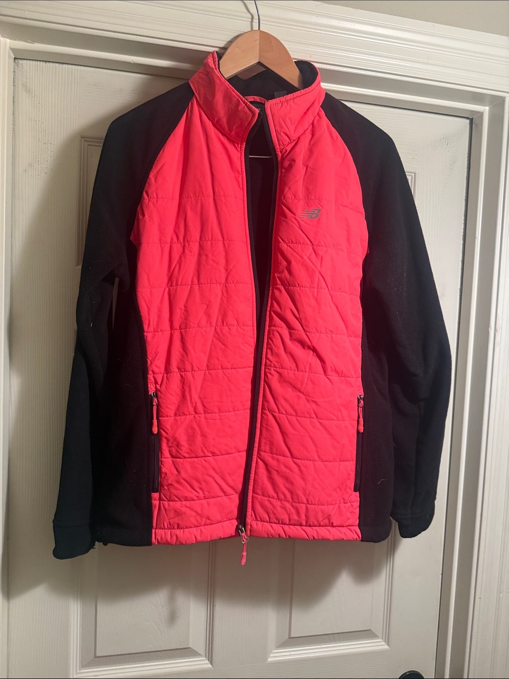 New Balance women’s hot pink /blackQuilted Performance Jacket with Black Sleeves